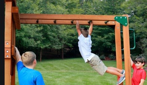 Monkey bars usage linked to increasing limb length and not body height