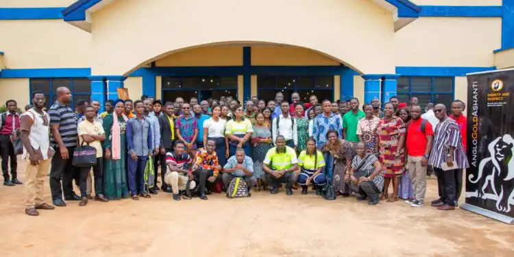 Anglogold Ashanti trains teachers in Obuasi to deliver on the new curriculum. The training some 400 teachers benefiting from gesture
