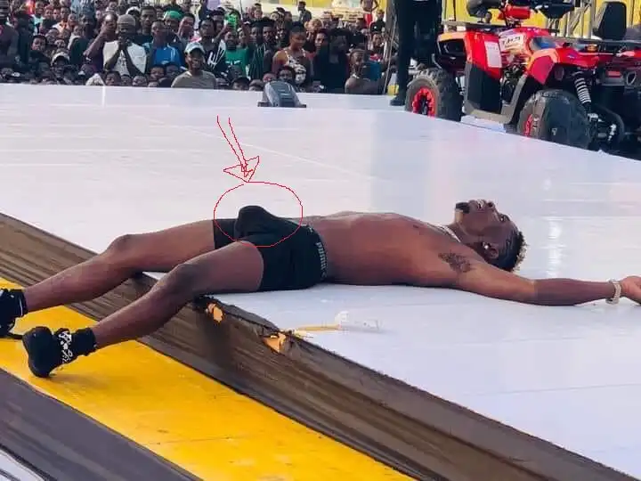 Eno be Shatta Wale that? .. He went home in boxer shots after 2022 Freedom Wave Concert