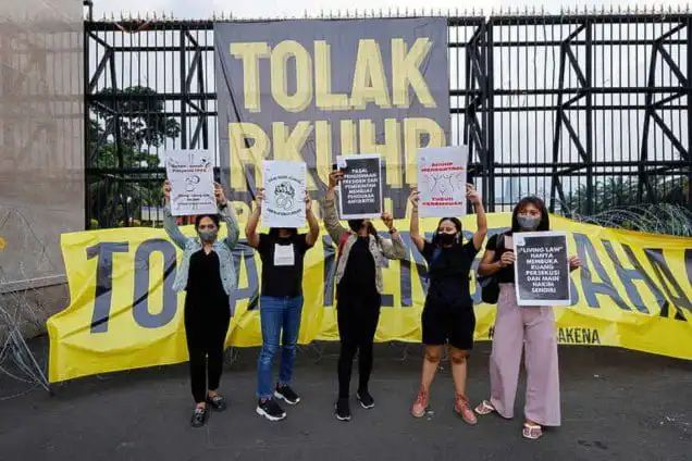 Indonesia Passes Criminal Code Banning Sex Outside Of Marriage