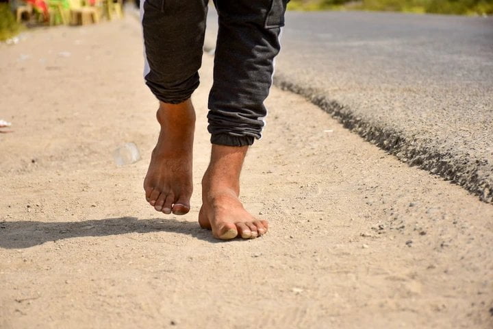 5 Health Benefits Of Walking Barefoot Everyday
