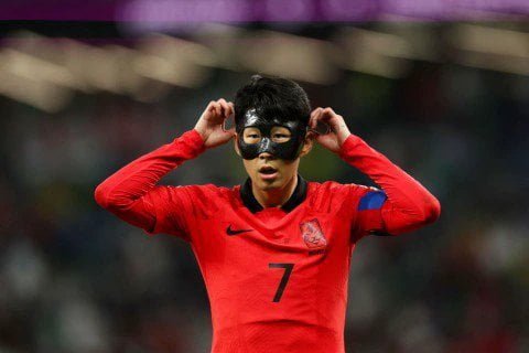 Why Some Football Players Wear Face Masks At The World Cup 2022