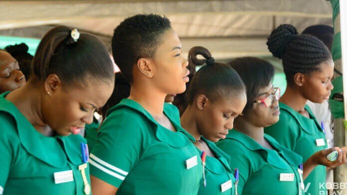 pay of registered midwives in Ghana
