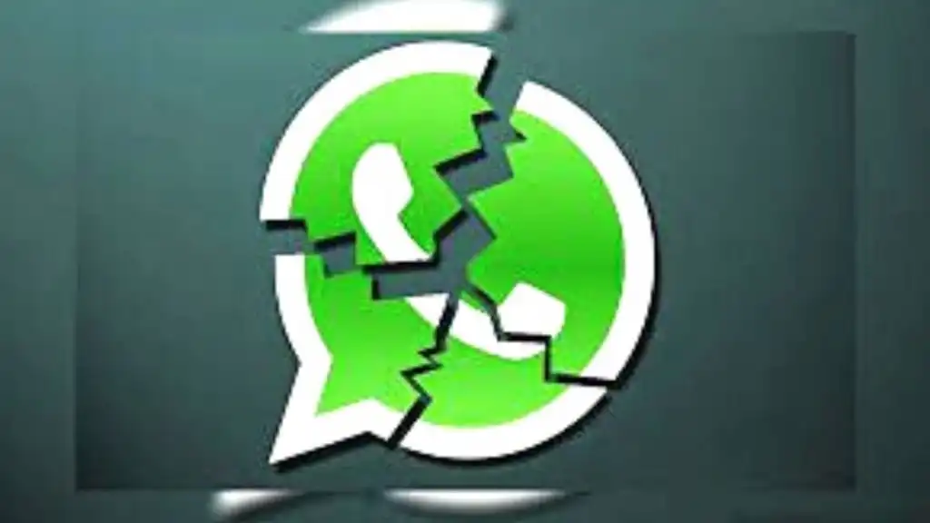 WhatsApp is experiencing severe outages. These severe outages are preventing users globally from updating their status among others.