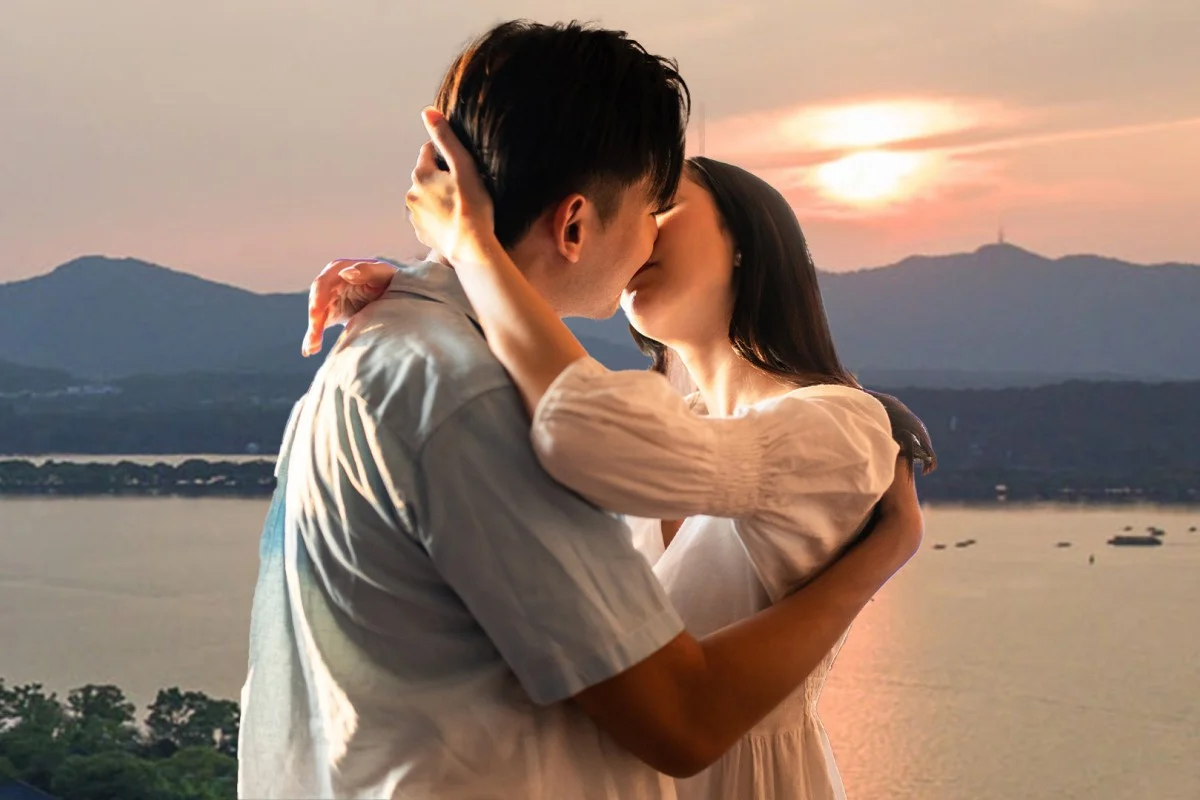 Man Loses Hearing After 10-Minute Kiss on Chinese Valentine’s Day