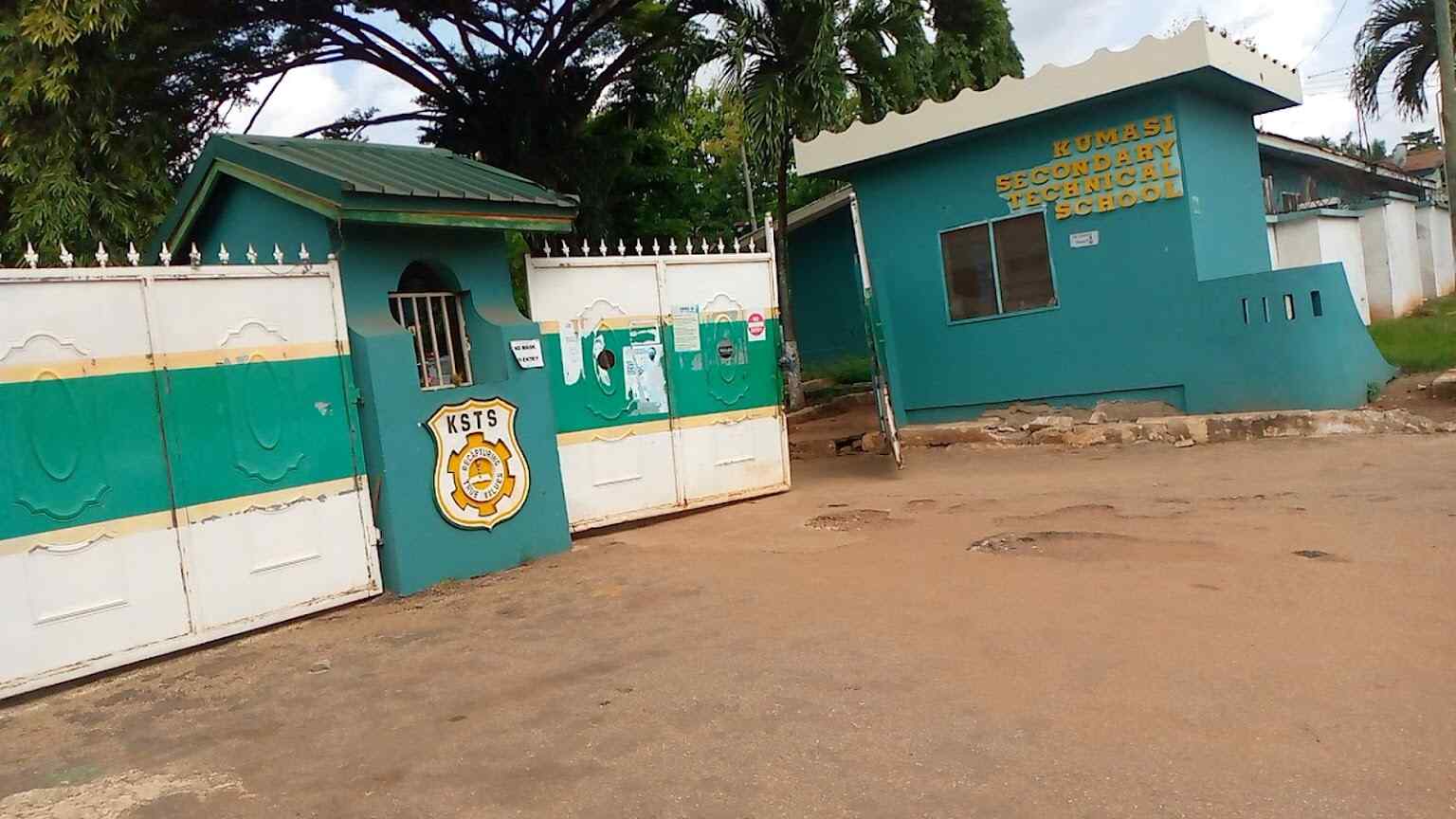 Students Of Kumasi SHTS Cry For Classroom Furniture
