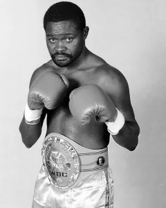 Today in History: Azumah Nelson won his second heavyweight title