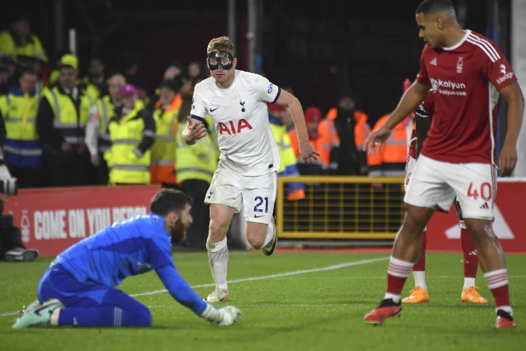 Tottenham beats Nottingham Forest for back-to-back wins