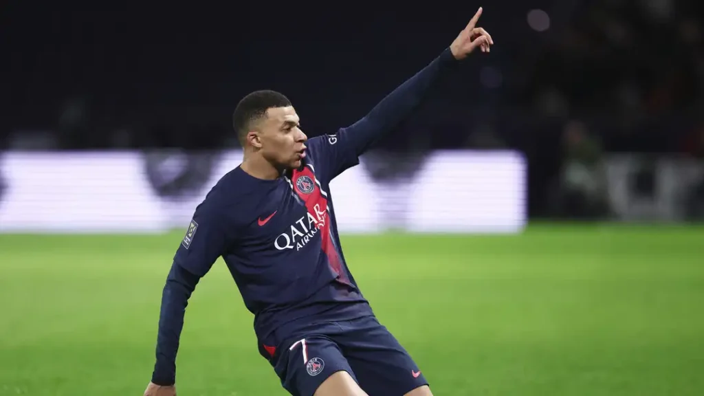 Mbappe scores stunner as PSG win Trophee des Champions
