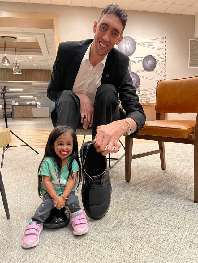 World’s Tallest Man and Shortest Woman Reunite After Six Years